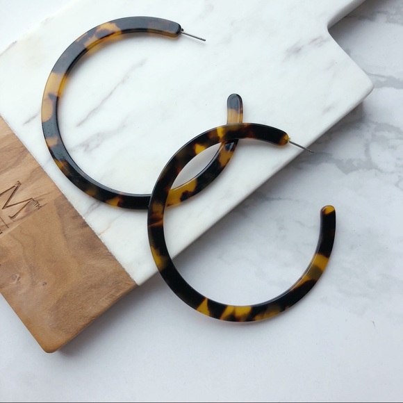 Restock Large Brown Tortoise Resin Hoop Earrings - Picture 2 of 5